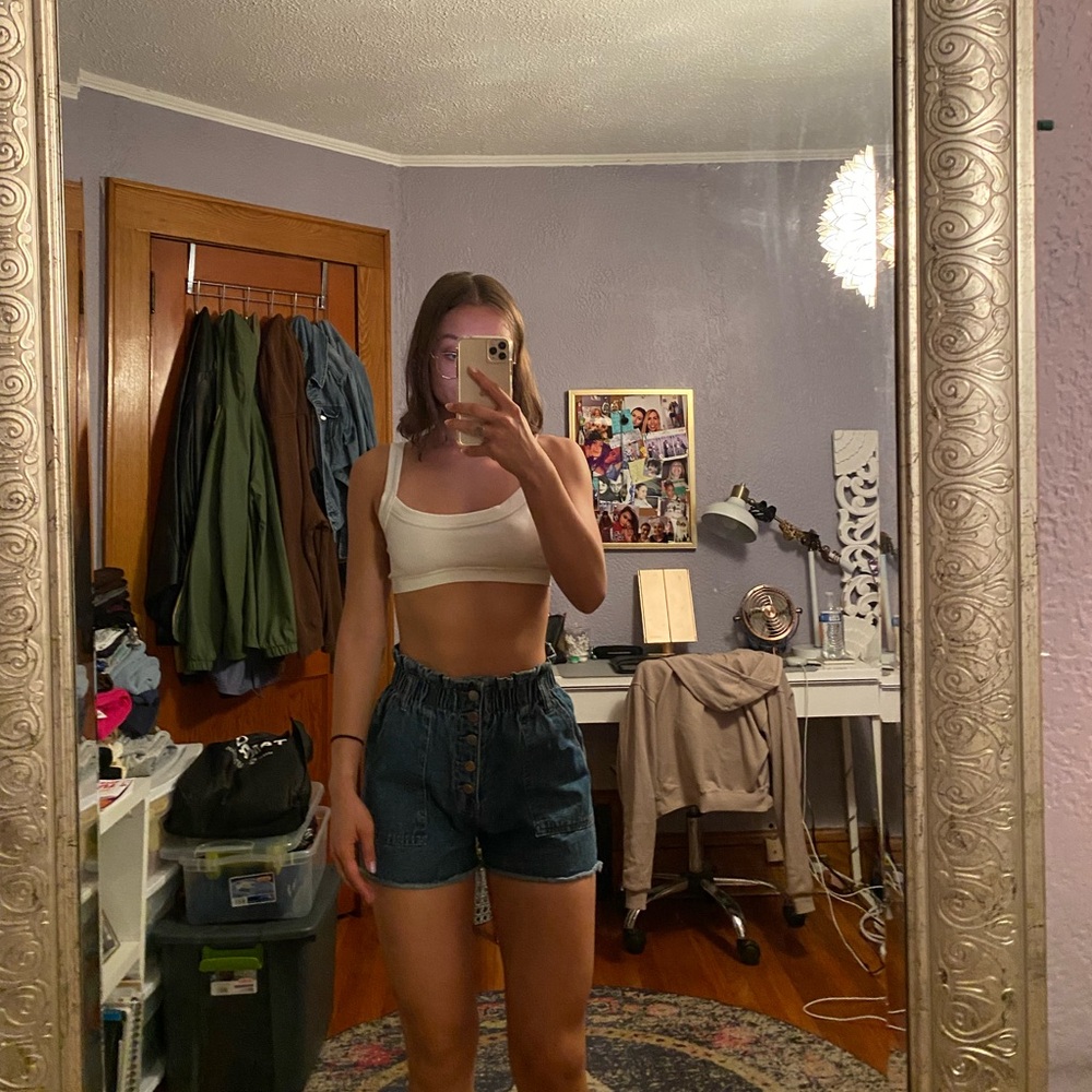 High-waisted jean shorts with 3 buttons (3 COLOR OPTIONS)